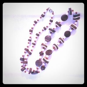 26" Shell & wood bead necklace pre owned